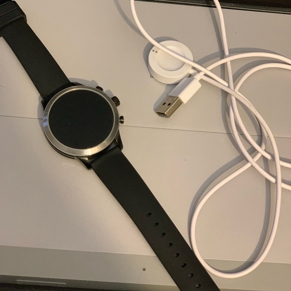 Michael Kors Smart Watch - Picture 4 of 4